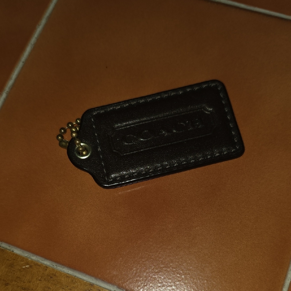 COACH LARGE DARK BROWN HANGTAG GREAT USED CONDITION